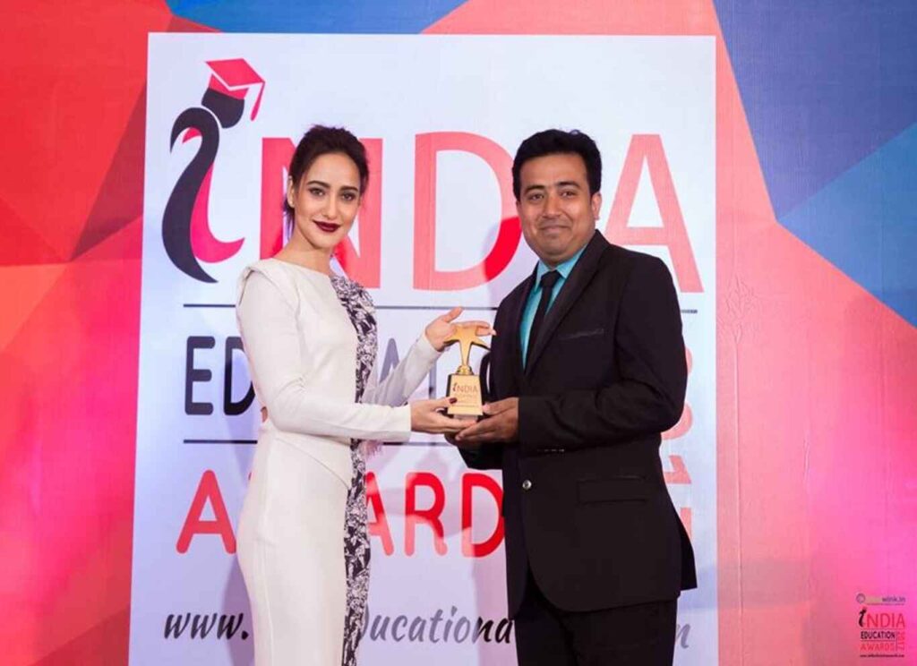 Award For The Best Abroad Education Consultant In Uttar Pradesh presented to Go Abroad Training Institute Private Limited